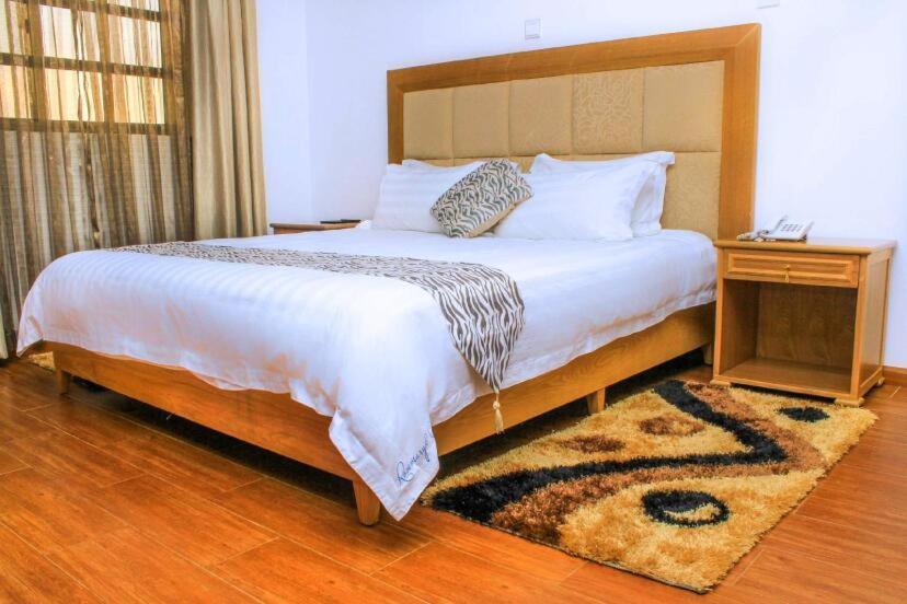 Rosemary Courts Bed And Breakfast Entebbe Zewnętrze zdjęcie