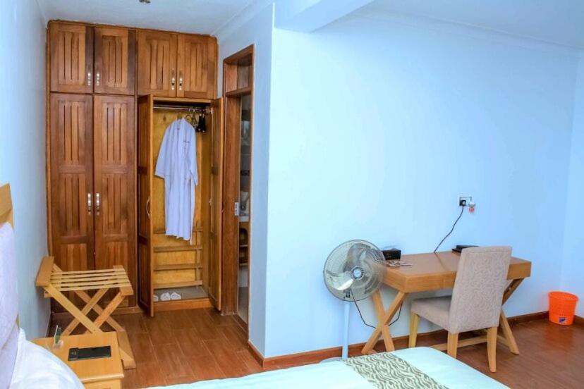 Rosemary Courts Bed And Breakfast Entebbe Zewnętrze zdjęcie